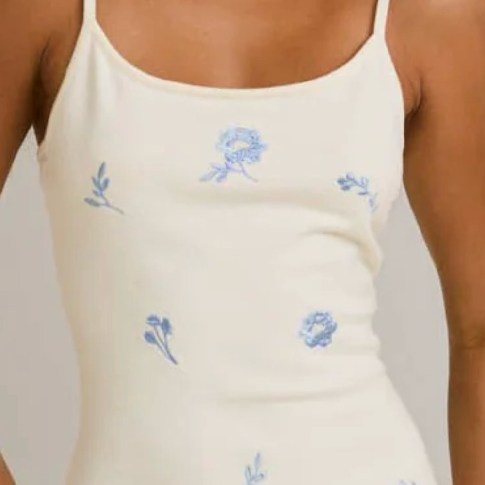 Le Lis Ivory and Sky Blue Floral Camisole